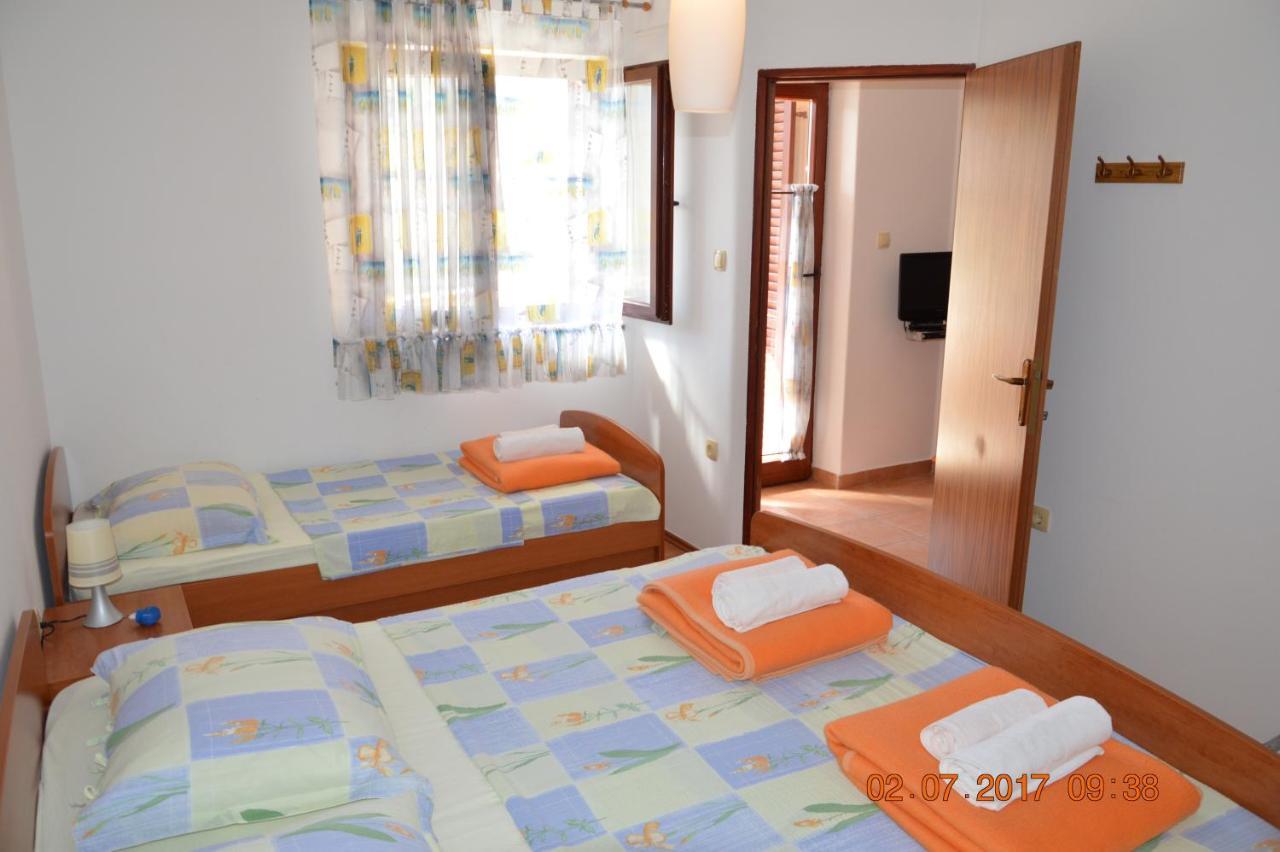 Apartments And Rooms By The Sea Jakisnica, Pag - 4160 لون المظهر الخارجي الصورة
