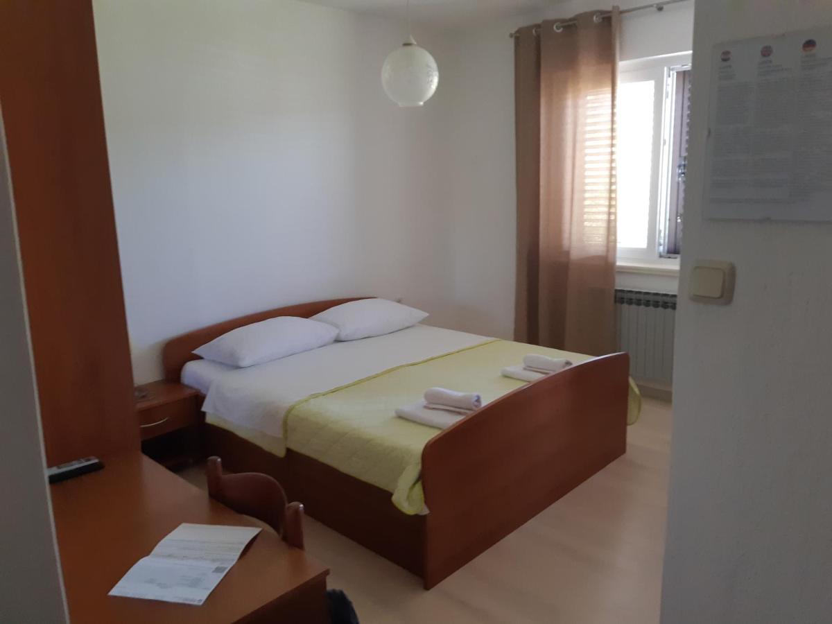 Apartments And Rooms By The Sea Jakisnica, Pag - 4160 لون المظهر الخارجي الصورة